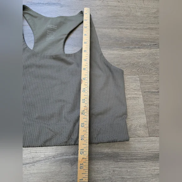 The Girlfriend Collective Sports Crop Top Size Large Green Grey - Picture 3 of 6